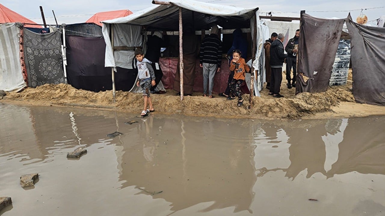 Foto - Gazze’de su altında kalan çadırlarda bebekler tek tek ölüyor Soykırım devam ediyor