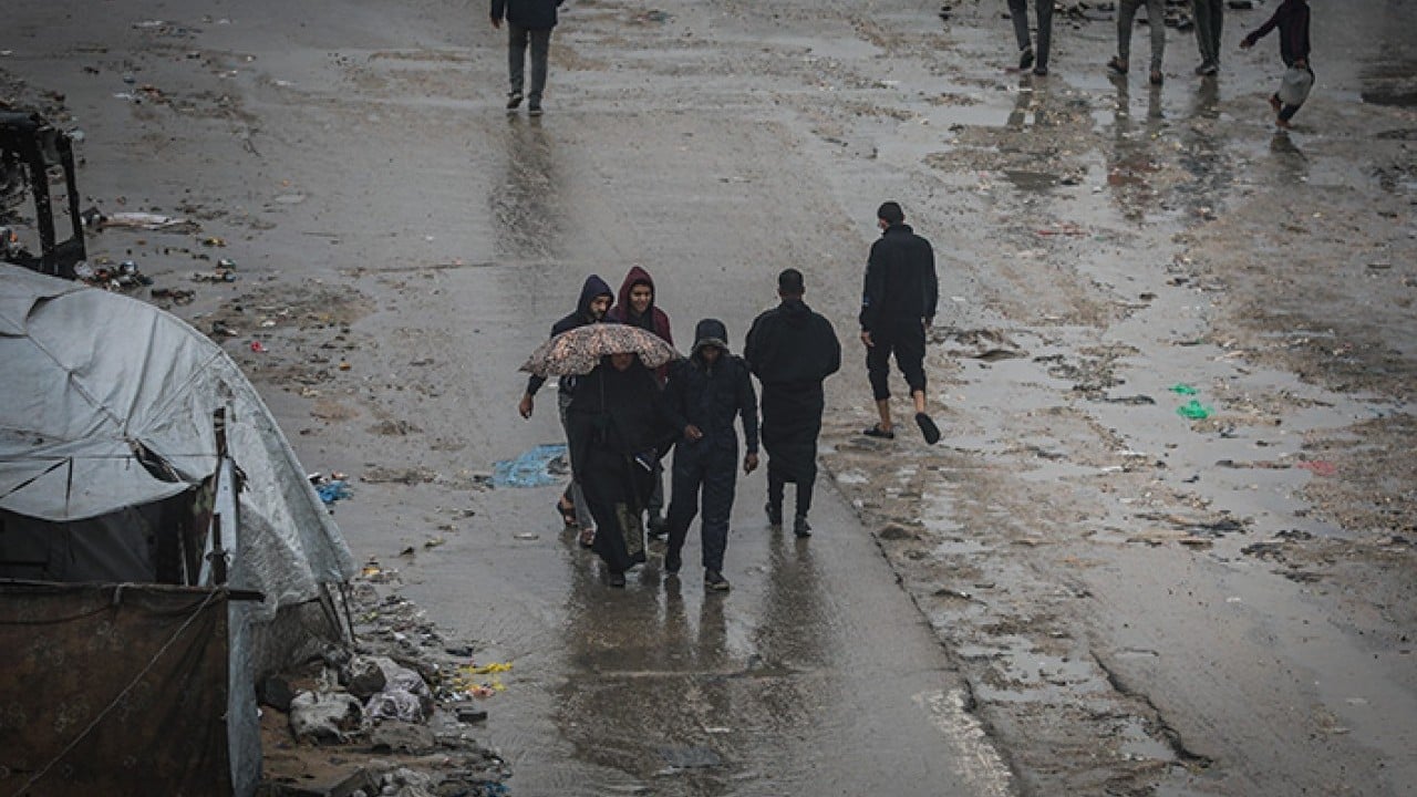 Foto - Gazze’de su altında kalan çadırlarda bebekler tek tek ölüyor Soykırım devam ediyor