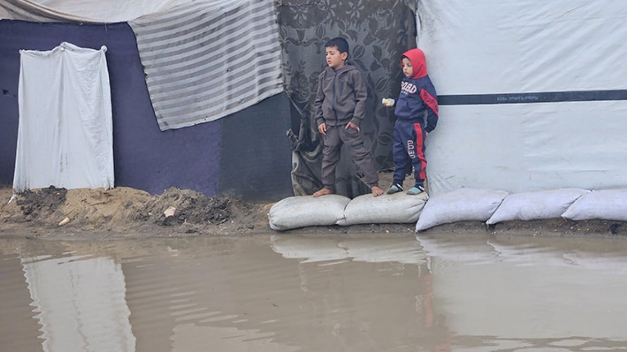 Foto - Gazze’de su altında kalan çadırlarda bebekler tek tek ölüyor Soykırım devam ediyor