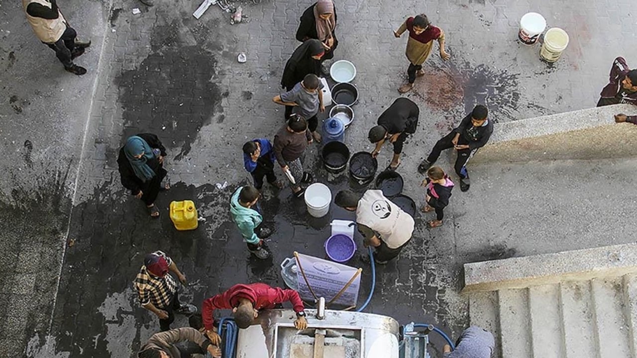 Foto - Gazze'deki Hükümet Medya Ofisi: Vatandaşlar aç, susuz! Alçak İsrail sınır tanımıyor böyle vicdansızlık olmaz! 