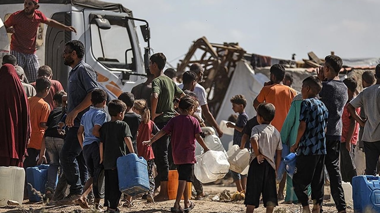 Foto - Gazze'deki Hükümet Medya Ofisi: Vatandaşlar aç, susuz! Alçak İsrail sınır tanımıyor böyle vicdansızlık olmaz! 