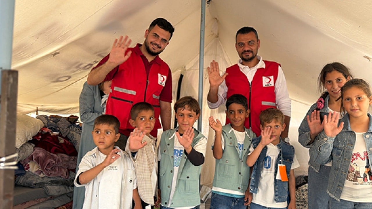 Foto - Gazzeli çocuklara bayram kıyafeti Yüzlerini Kızılay güldürdü