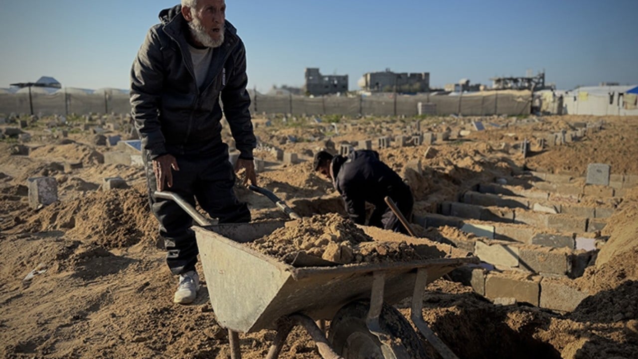Foto - Gazzeli yaşlı mezarcı, 2 yılda 18 bin Filistinliyi toprağa verdi 'Gazze' toprağa gömüldü