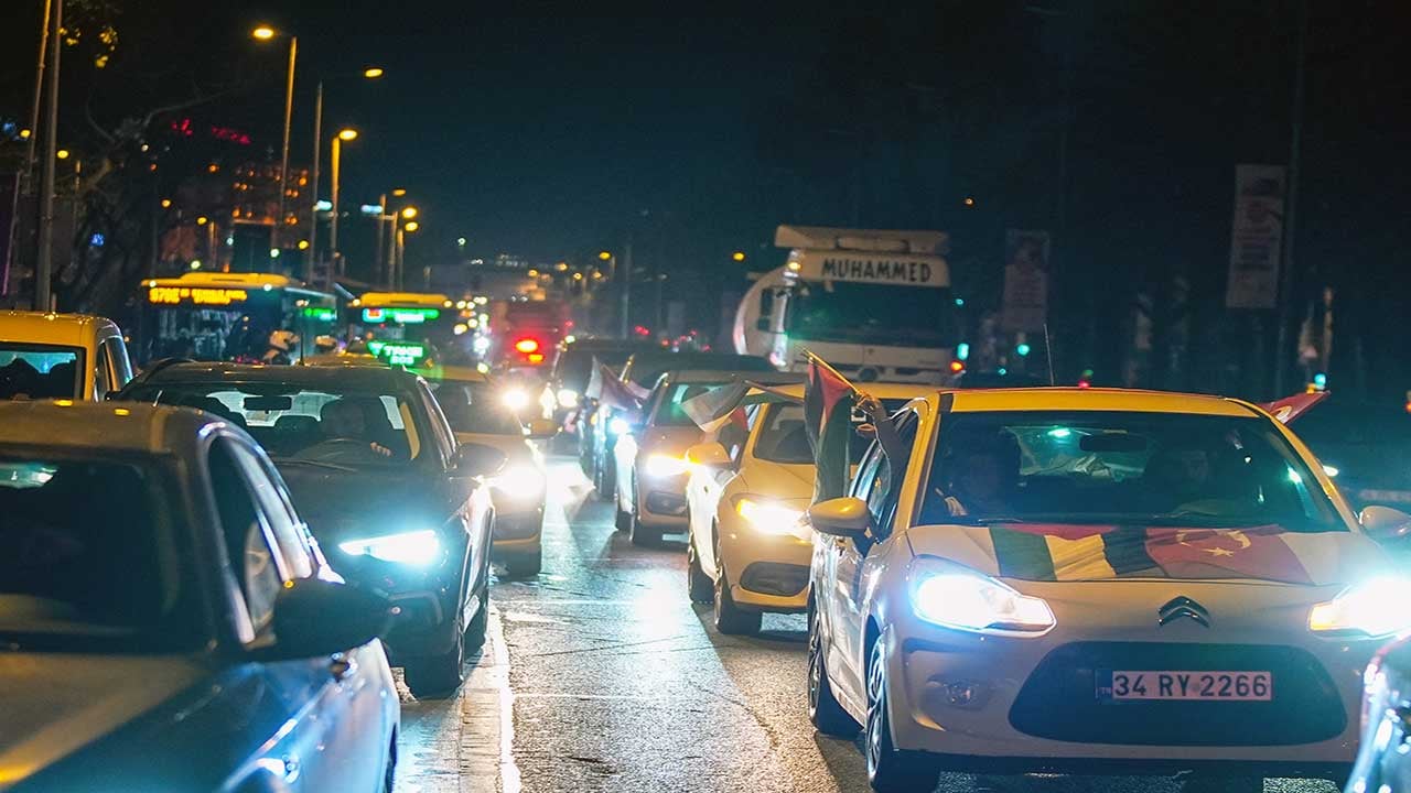 Foto - Gazze'ye destek için araçlar yollara döküldü