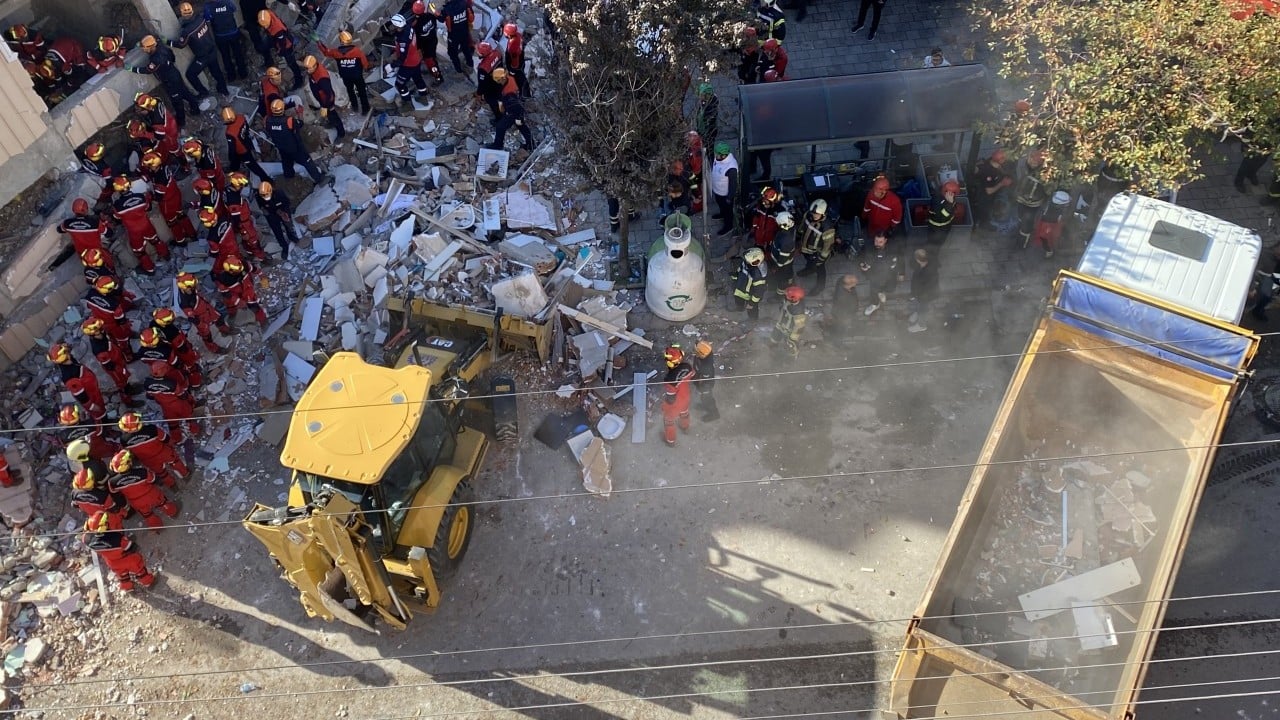 Gebze'de çöken 6 katlı bina böyle görüntülendi