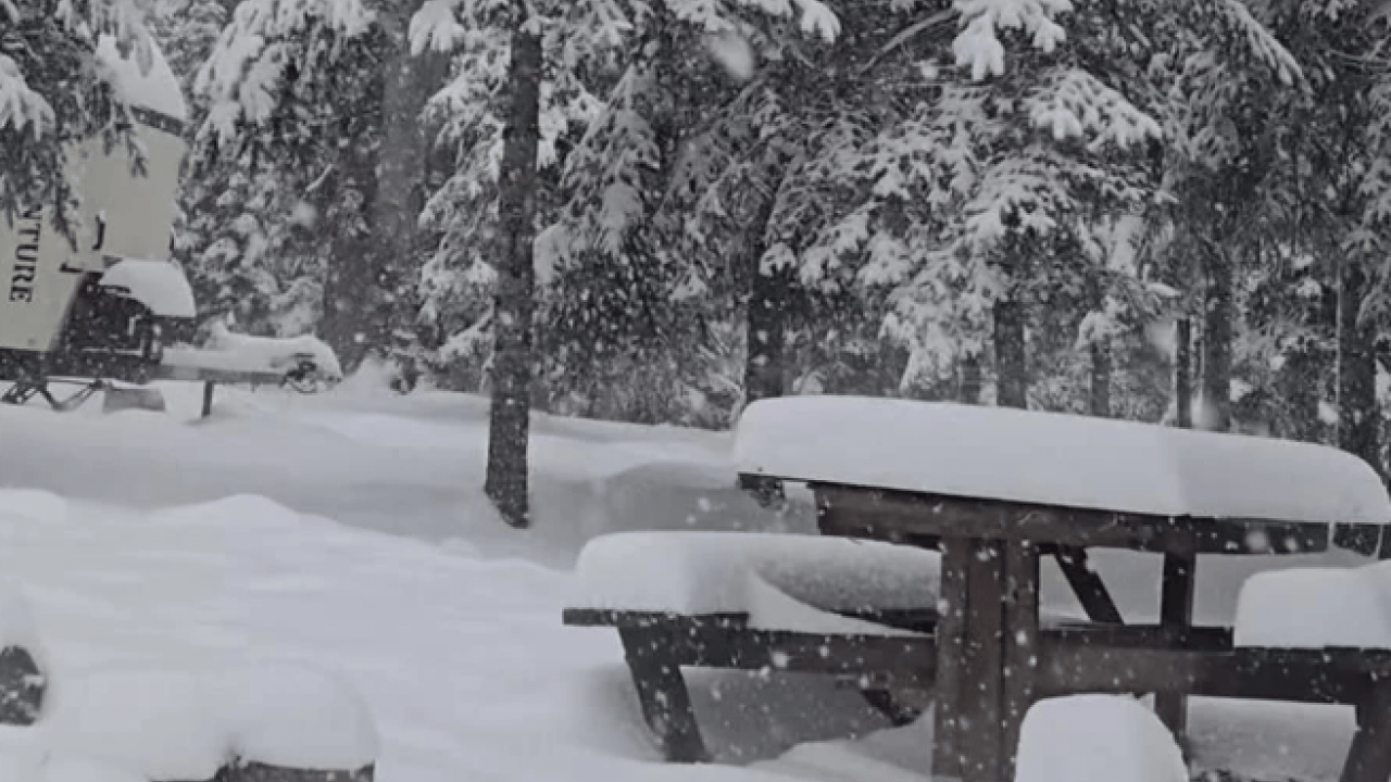 Gece başlayan yağış durmadan devam ediyor! O kent beyaza büründü