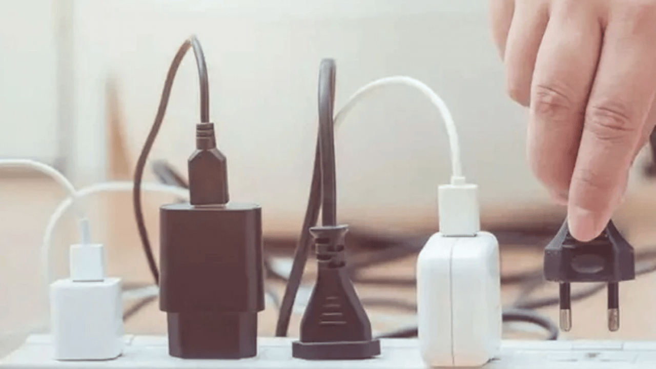 Foto - Gece boyunca vampir gibi elektriği sömürüyor: Üç tane cihaz bizi şaşırttı... 24 saat elektriği emiyor