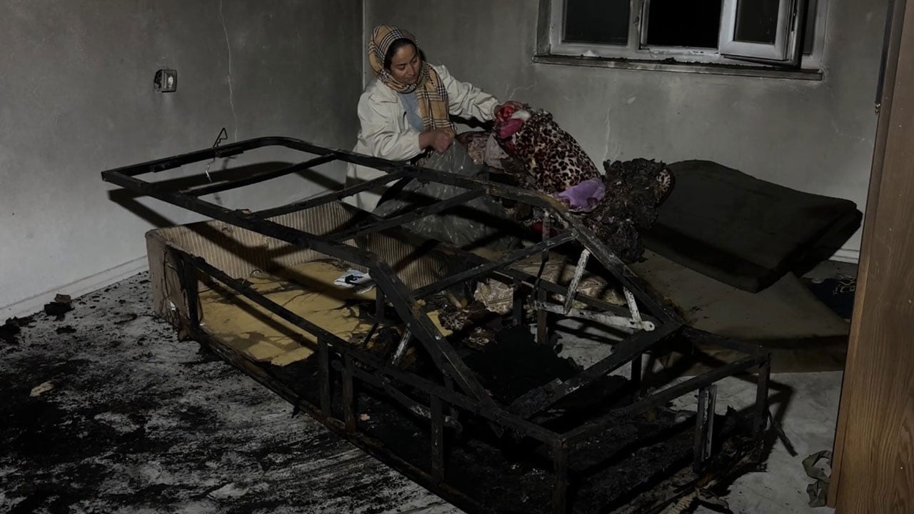 Foto - Gece telefonu şarja takarken iki kere düşünün! Telefon patladı, 9 çocuklu aile evsiz kaldı