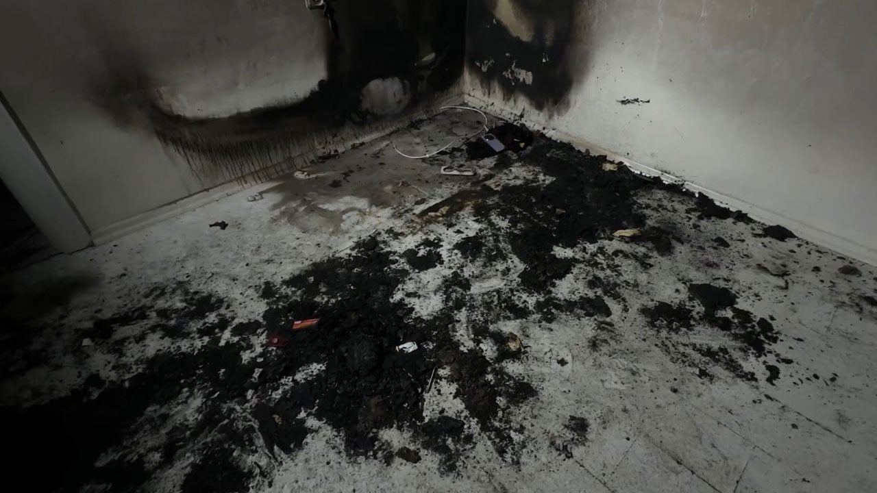 Foto - Gece telefonu şarja takarken iki kere düşünün! Telefon patladı, 9 çocuklu aile evsiz kaldı