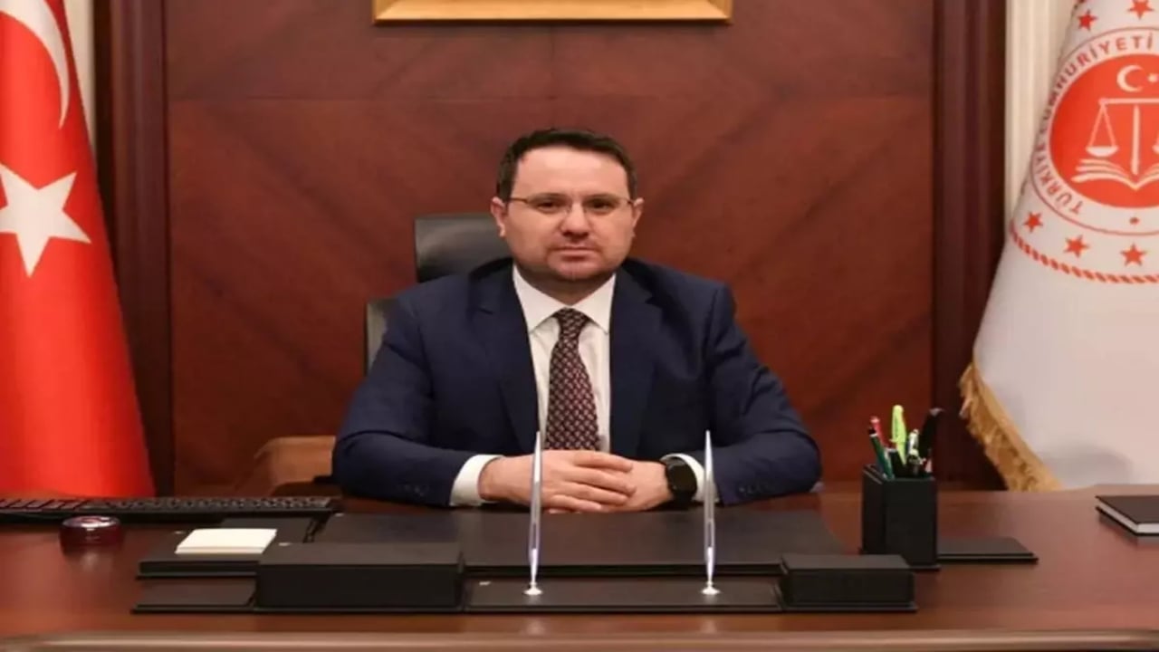 Gece yarısı Adalet Bakanı olarak atanması herkesi ters köşe yapmıştı! Akın Gürlek’in yerine bakın kim geldi? Dikkat çeken "FETÖ" detayı