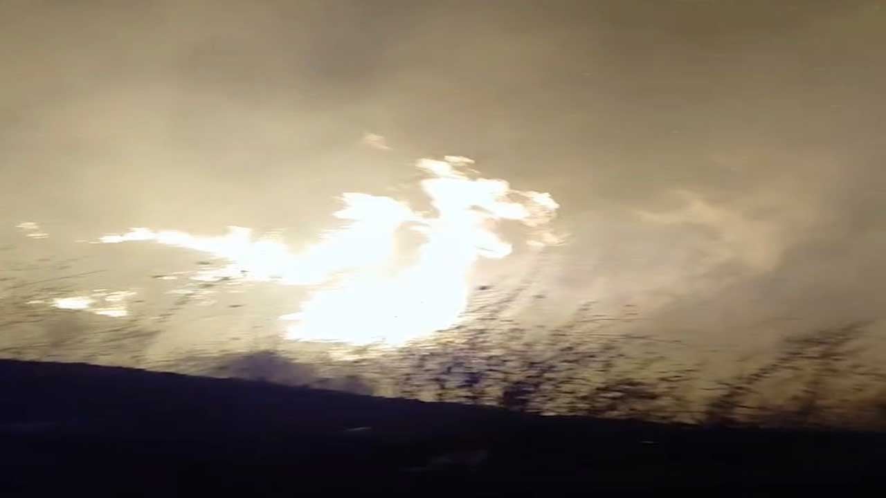 Foto - Gece yarısı alevler yükseldi! Balıkesir'de yürekleri ağza getiren yangın itfaiyenin zamanında müdahalesiyle söndürüldü!