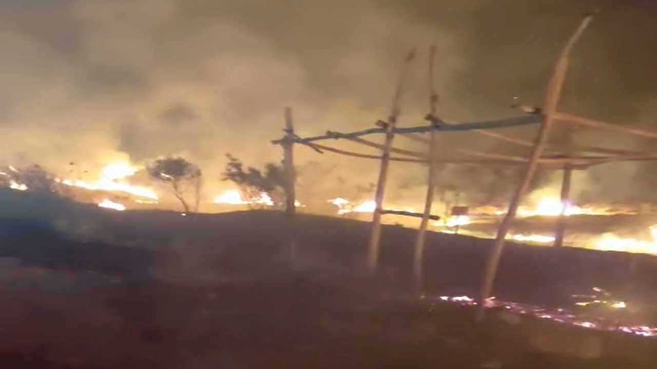 Foto - Gece yarısı alevler yükseldi! Balıkesir'de yürekleri ağza getiren yangın itfaiyenin zamanında müdahalesiyle söndürüldü!