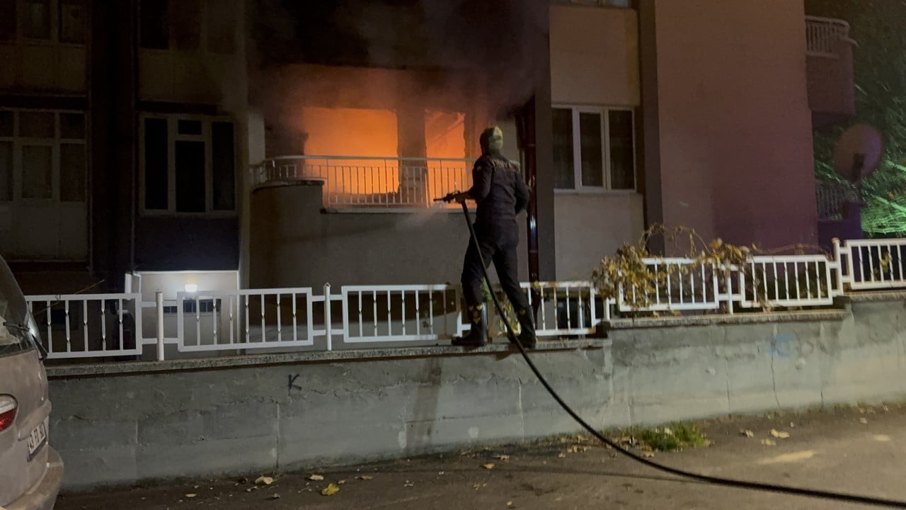 Gece yarısı dehşeti: Kütahya’daki apartman yangınında 1 ölü, 2 yaralı
