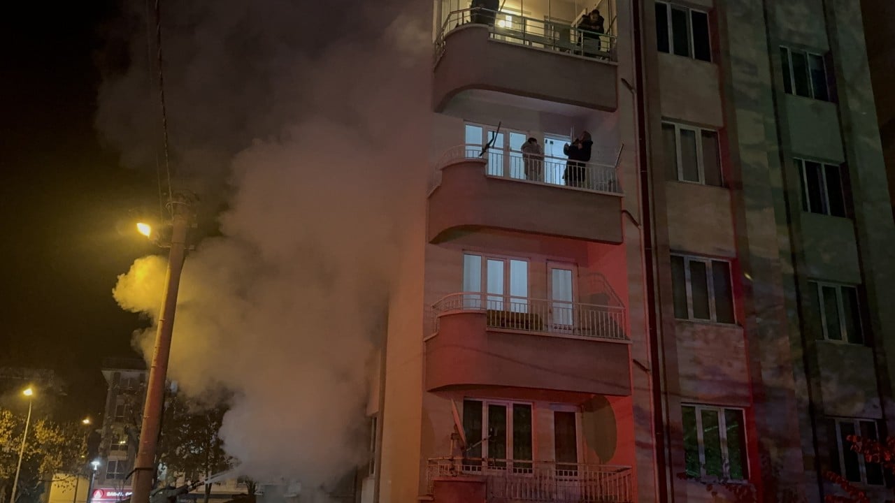 Foto - Gece yarısı dehşeti: Kütahya’daki apartman yangınında 1 ölü, 2 yaralı