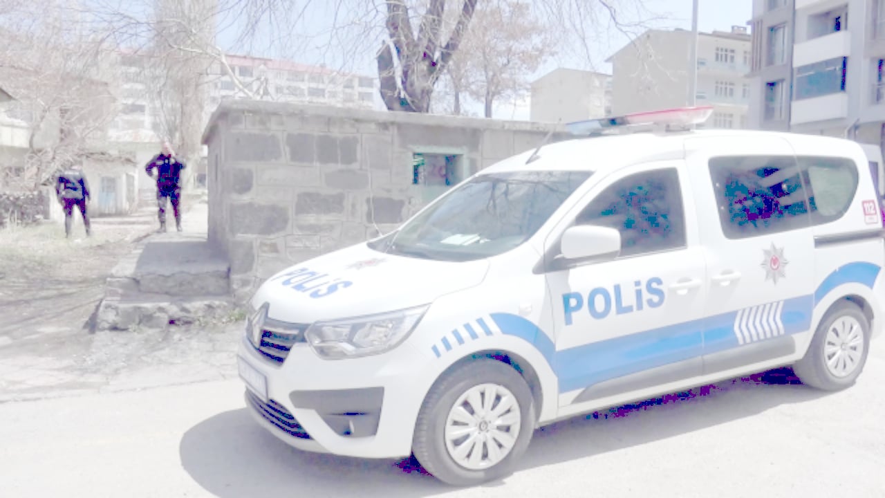 Foto - Gece yarısı türbeyi bastılar! Göz göre göre talan edildi, Erzurumlular soluğu orada aldı