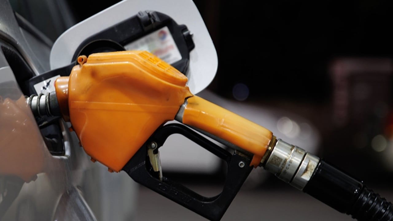 Gece yarısı gelen zam fiyatlara nasıl yansıdı? Akaryakıta beklenen indirim geldi! İşte akaryakıt fiyatları