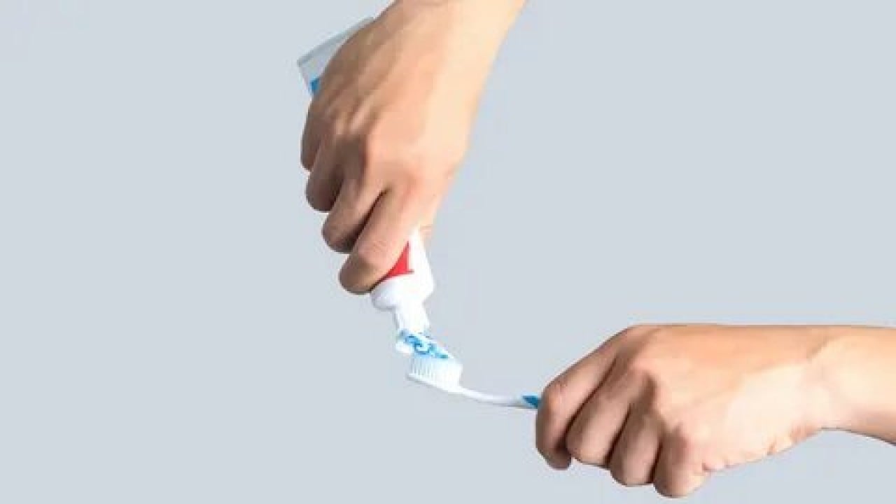 Foto - Geceleri tırnaklara diş macunu sürenler artıyor! Gerçekten işe yarıyor mu?