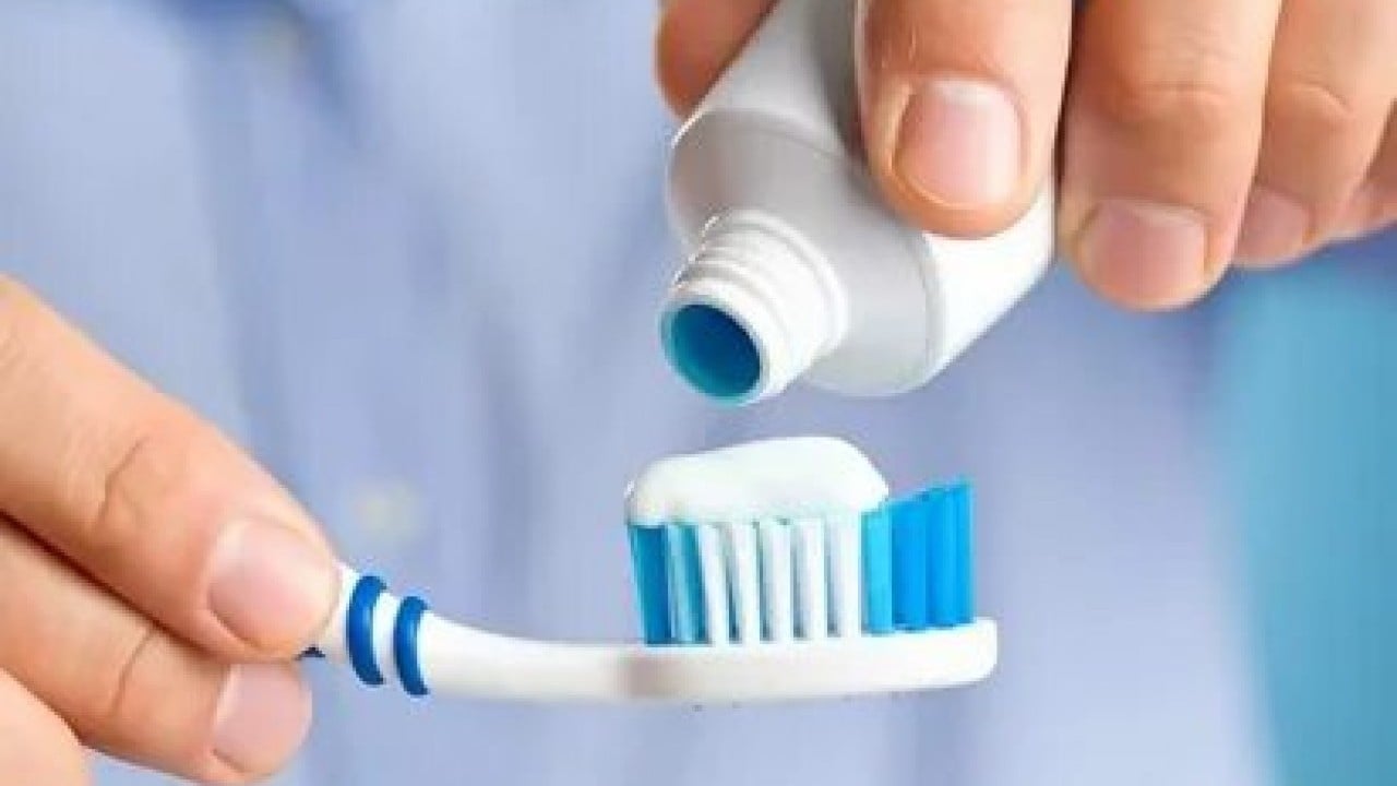 Foto - Geceleri tırnaklara diş macunu sürenler artıyor! Gerçekten işe yarıyor mu?