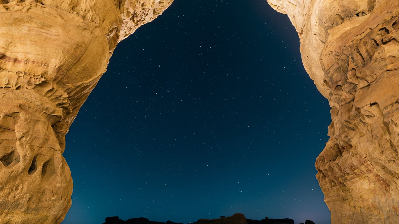 Foto - Geceleri yıldızlarla parlıyor! Al Ula’daki gizemli kaya milyonlarca yıllık sırları saklıyor