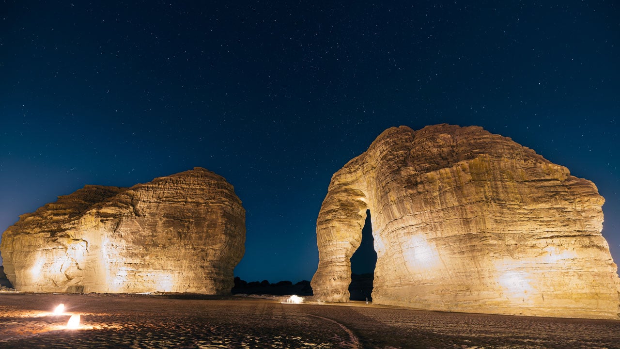 Foto - Geceleri yıldızlarla parlıyor! Al Ula’daki gizemli kaya milyonlarca yıllık sırları saklıyor