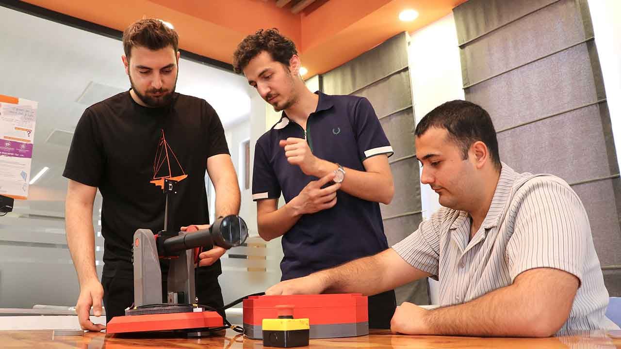 Foto - Geleceğin mühendisleri geliştirdi! Bu da lazerli hava savunma sistemi
