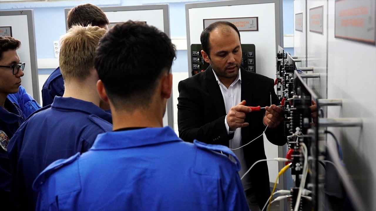 Foto - Geleceğin uçak teknisyenleri bu lisede yetişiyor
