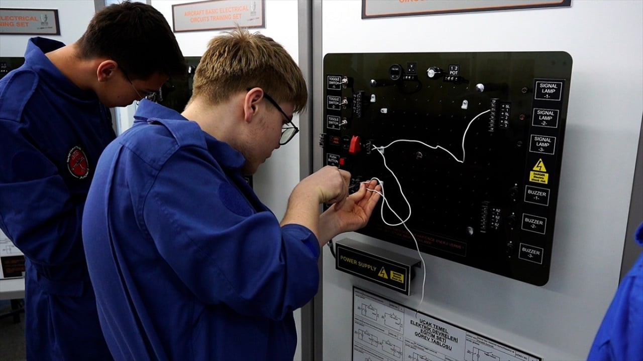Foto - Geleceğin uçak teknisyenleri bu lisede yetişiyor