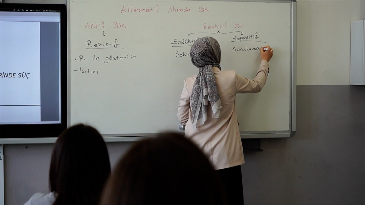 Foto - Geleceğin uçak teknisyenleri bu lisede yetişiyor