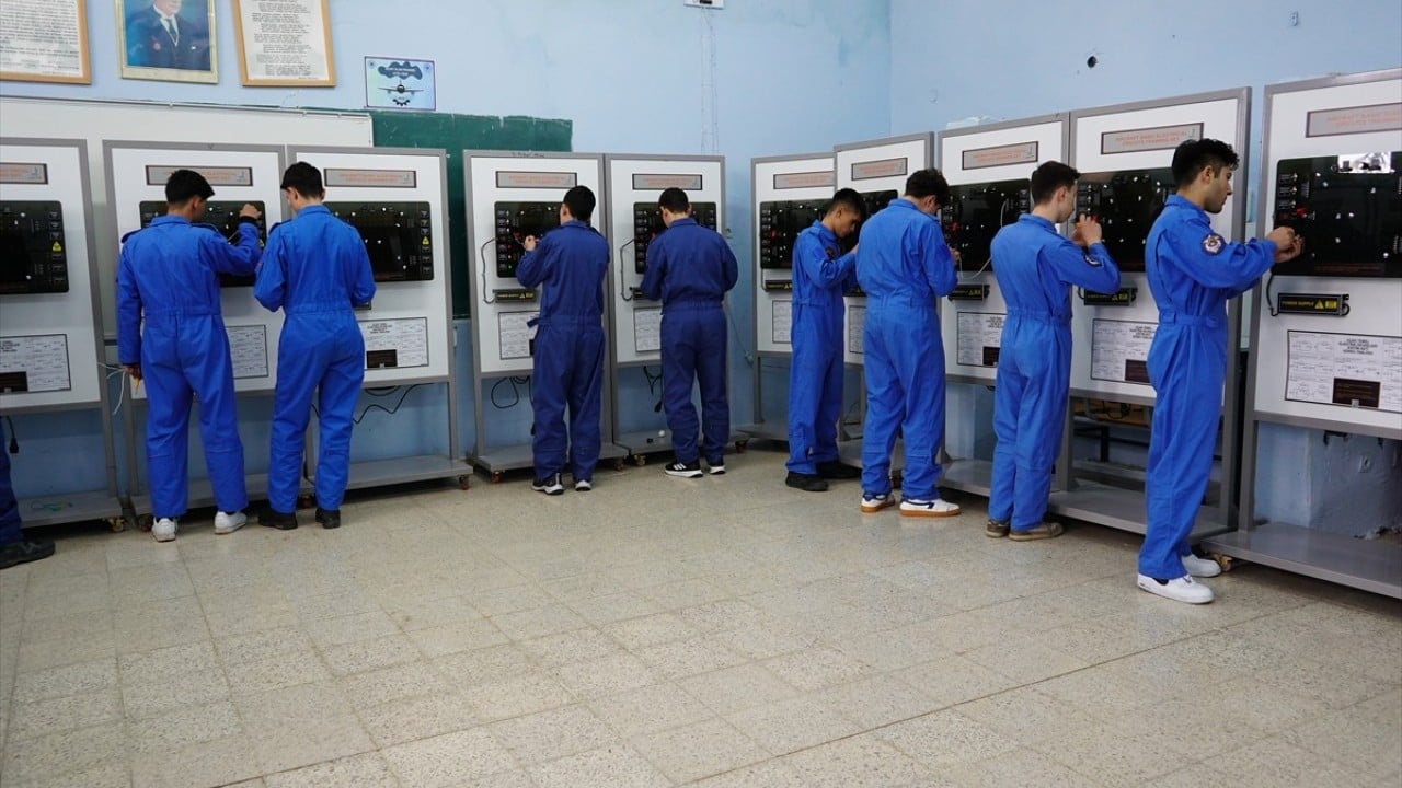 Foto - Geleceğin uçak teknisyenleri bu lisede yetişiyor