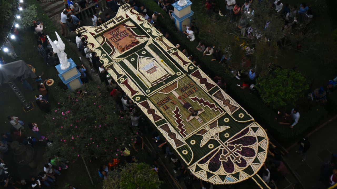 Foto - Gelenek adı altında kültürel yozlaşma: Meksika’da Santo Entierro festivalinde akıl dışı sahneler