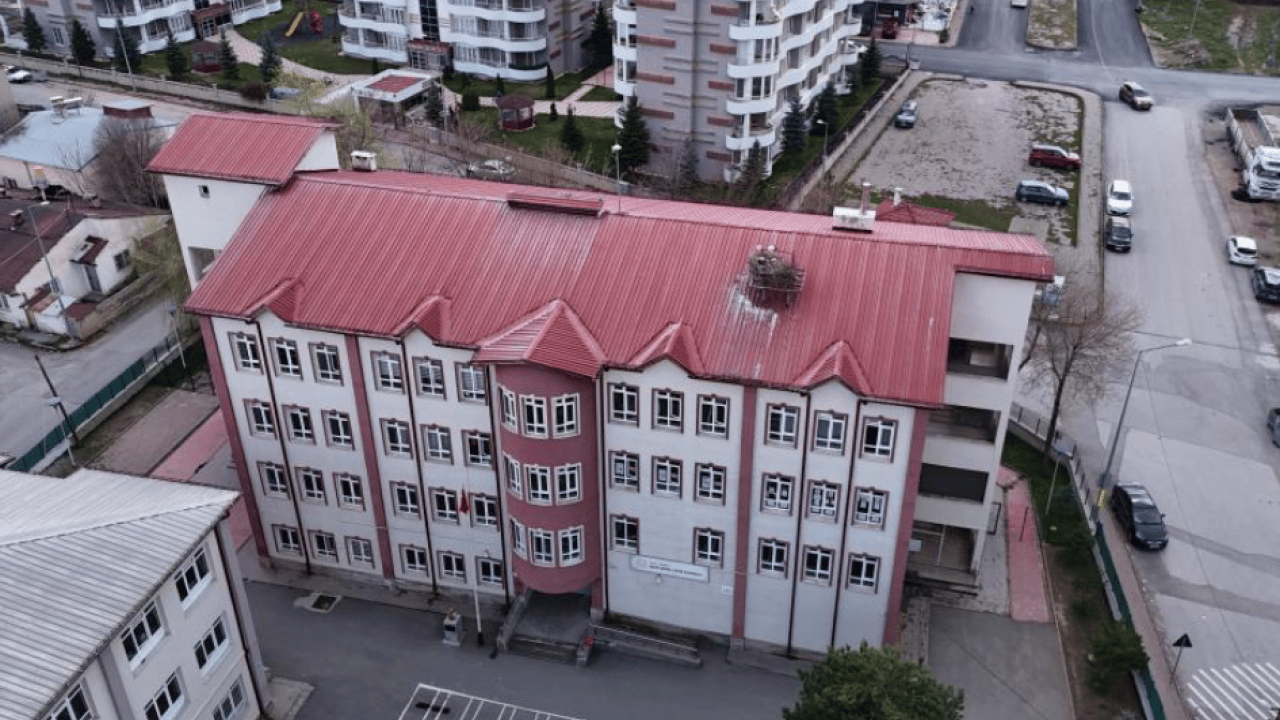 Foto - Gelenek yine bozulmadı: "Leylekli okul" misafirlerine kavuştu