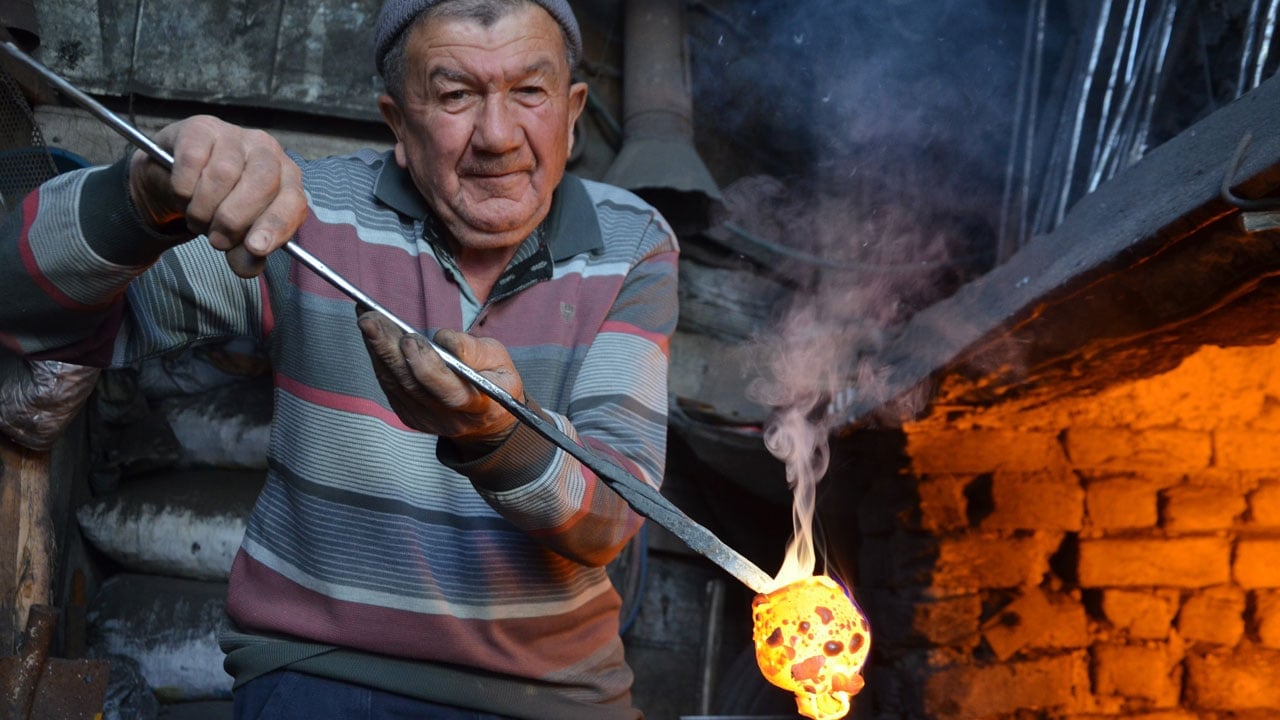 Foto - Geleneksel bir zanaat! Bir meslek yok olmasın diye baba–oğul mücadele ediyor