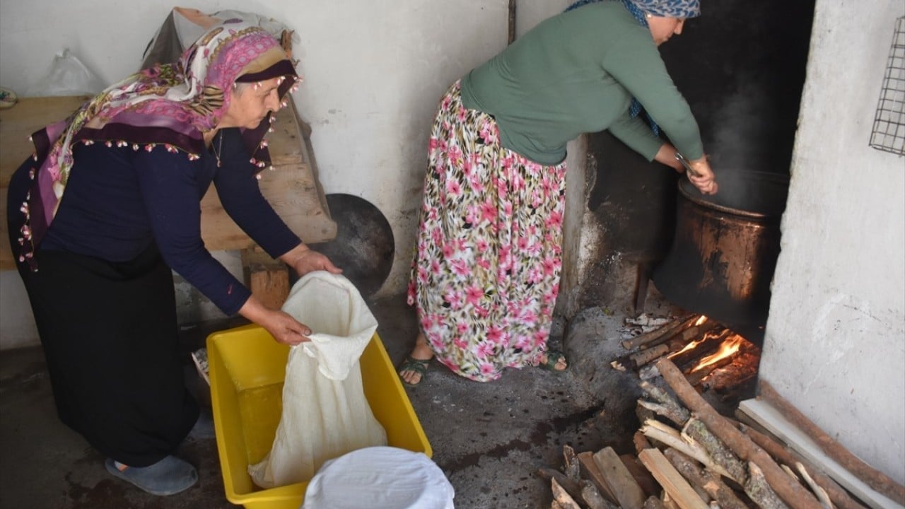 Foto - Geleneksel yöntemlerle yapılıyor! Dut pekmezi üreticilere ek gelir kapısı oldu