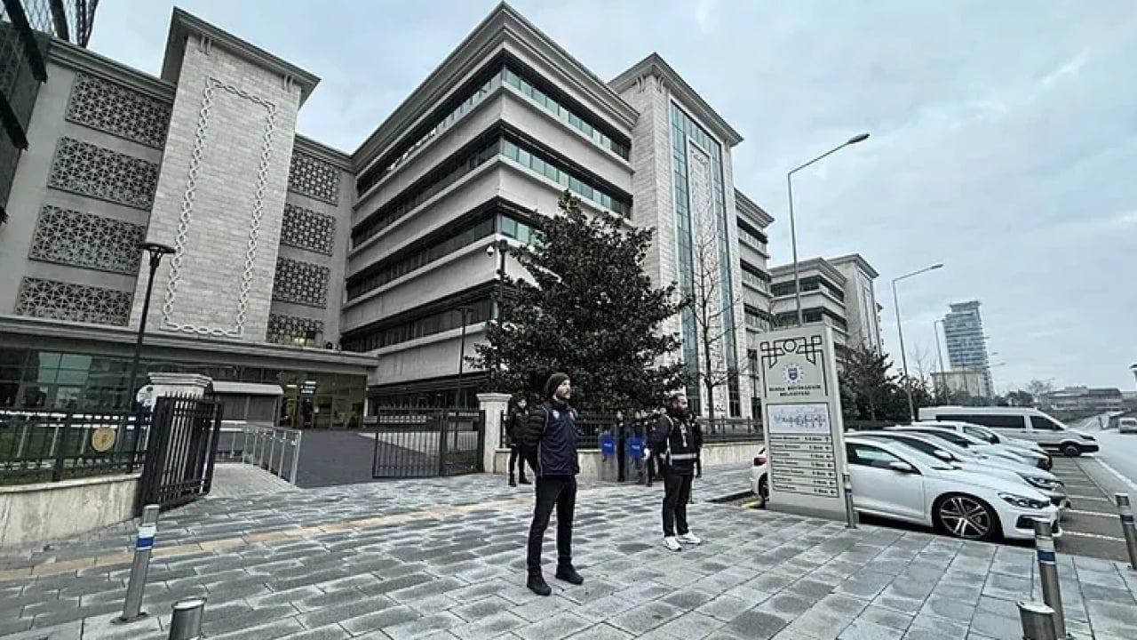 Foto - Gelin Hanım’ın Ofisi Değil, Rüşvetin Vize Merkezi! Bursa’yı Parsel Parsel Aile Havuzuna Akıtmışlar!