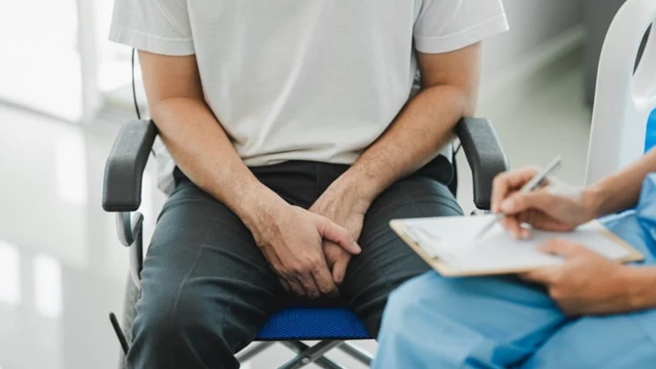  Genç erkeklerde hafife alınan gizli tehdit: Varikosel uyarısı! Hafife almaması gereken tehlike