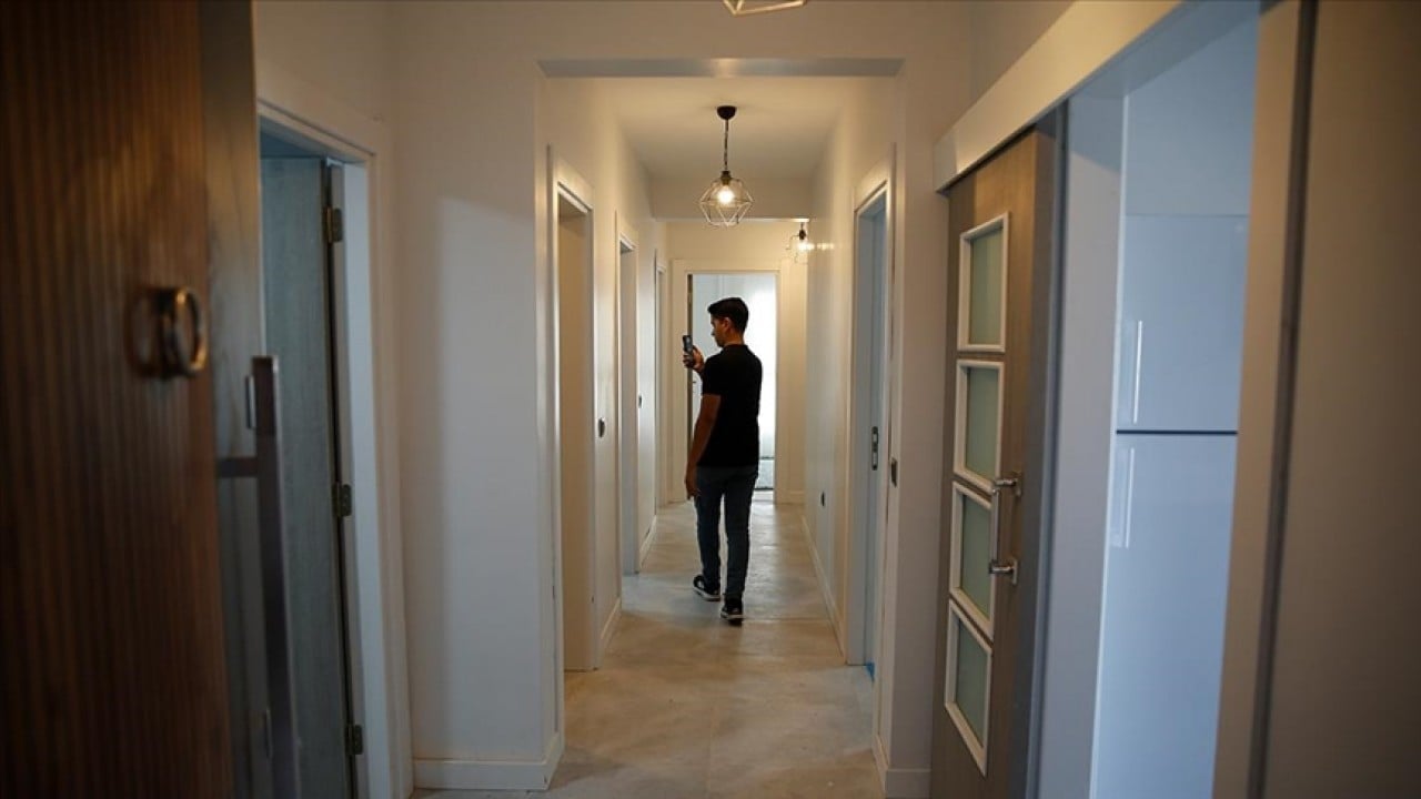 Foto - Genç ev sahibi olmak hayal