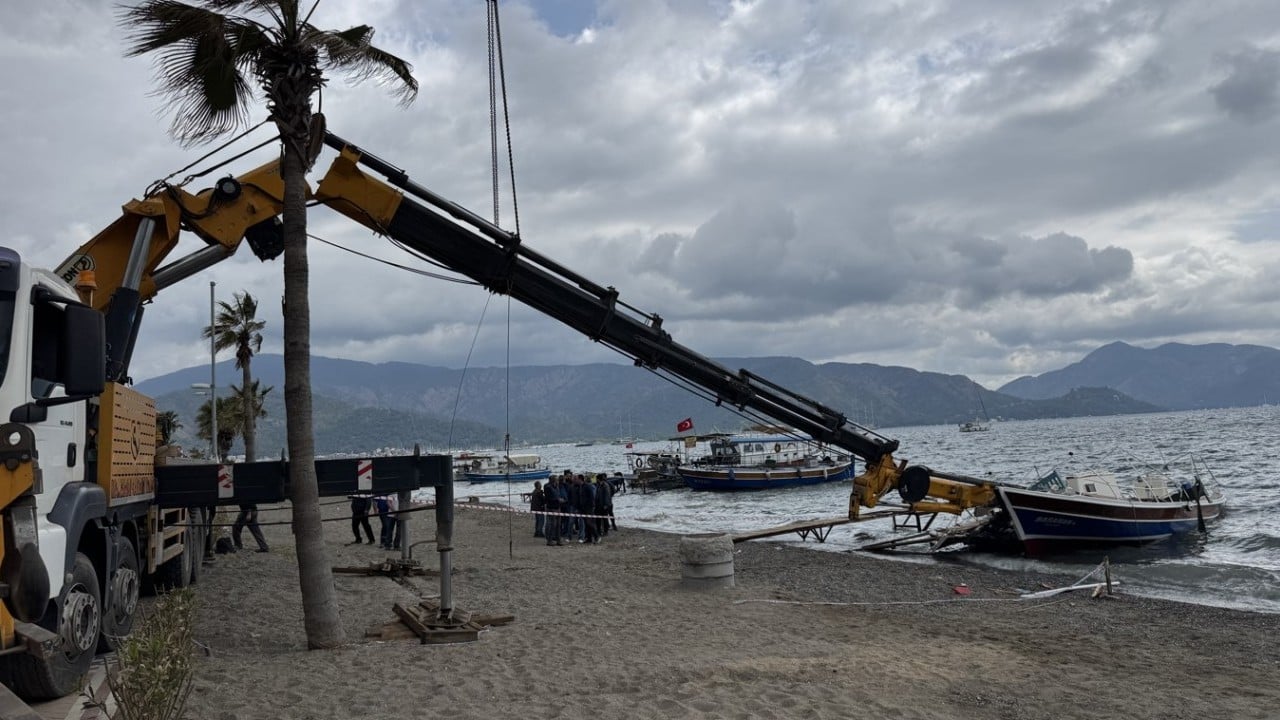 Foto - Genç işçinin feci ölümü! Vinç taşıma kolunun altında kaldı