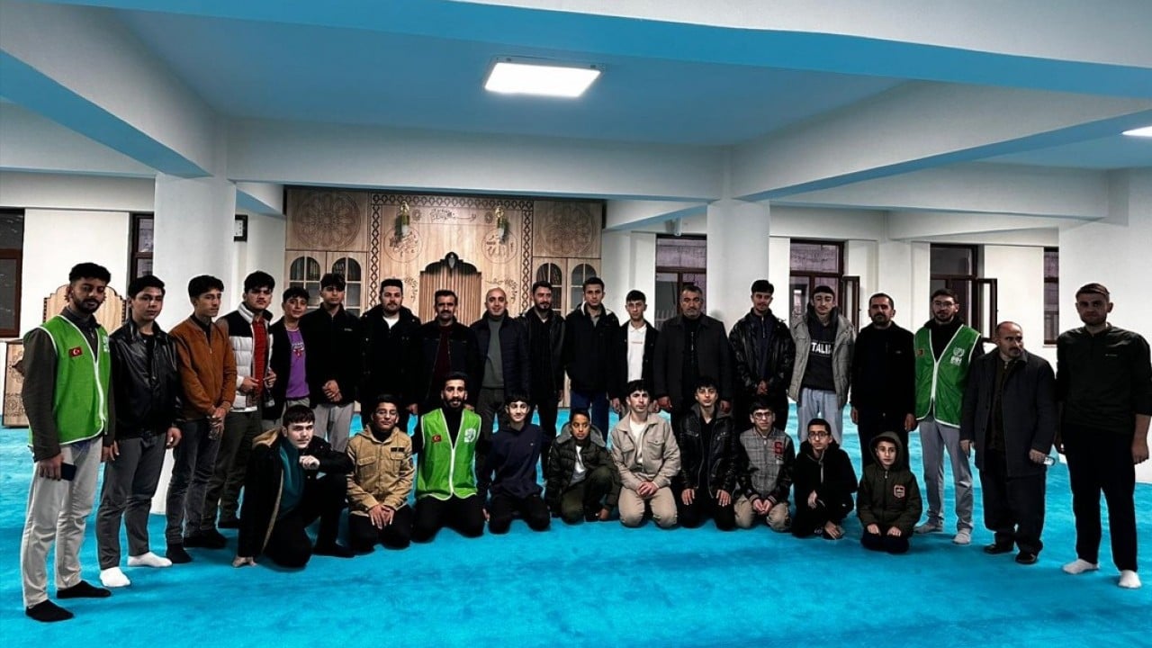 Foto - Gençler saf tuttu akıllara 28 Şubat’ın Uğur Dündar’ı geldi! 