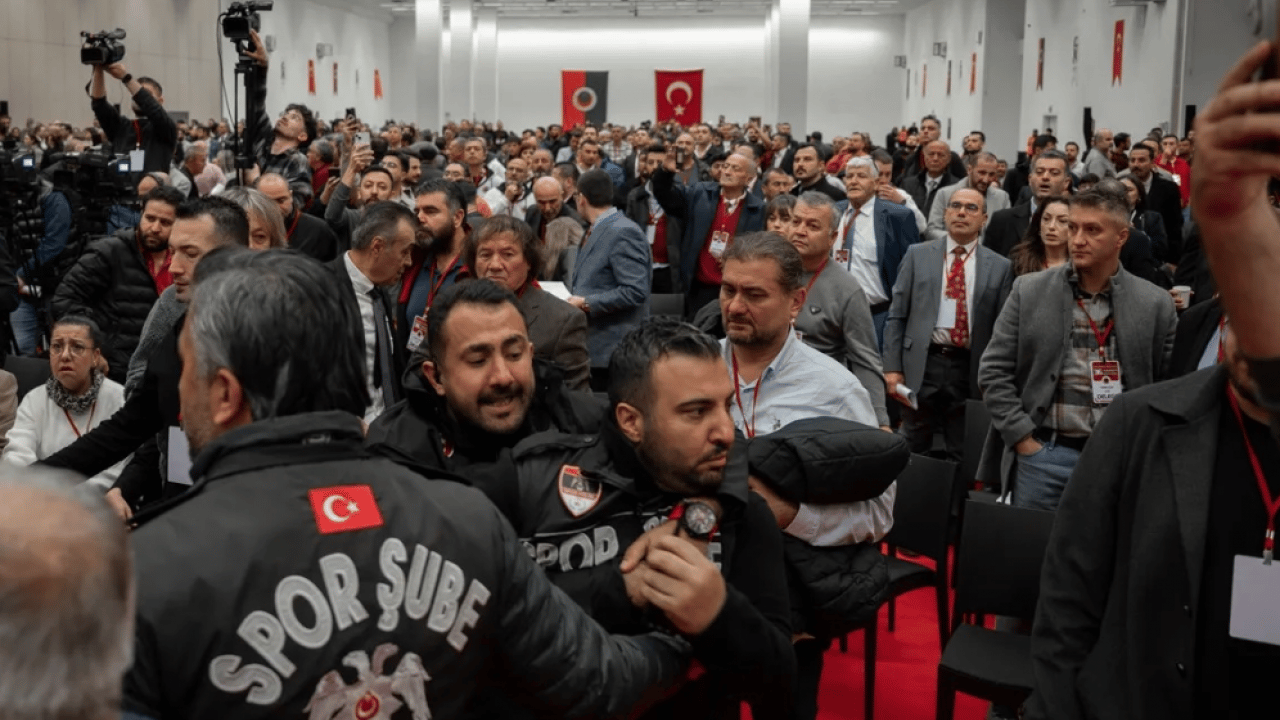 Foto - Gençlerbirliği'nde skandallar bitmiyor! Kongre'ye alkollü gelen ve olayların başrolü olan O isim yönetimde...