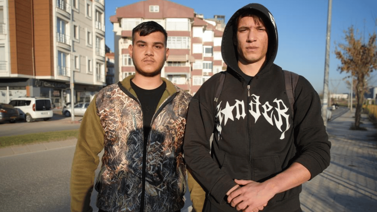 Foto - Gençlikten insanlık dersi: Aküsü biten engelli aracı için seferber oldular! Vali tebrik etti