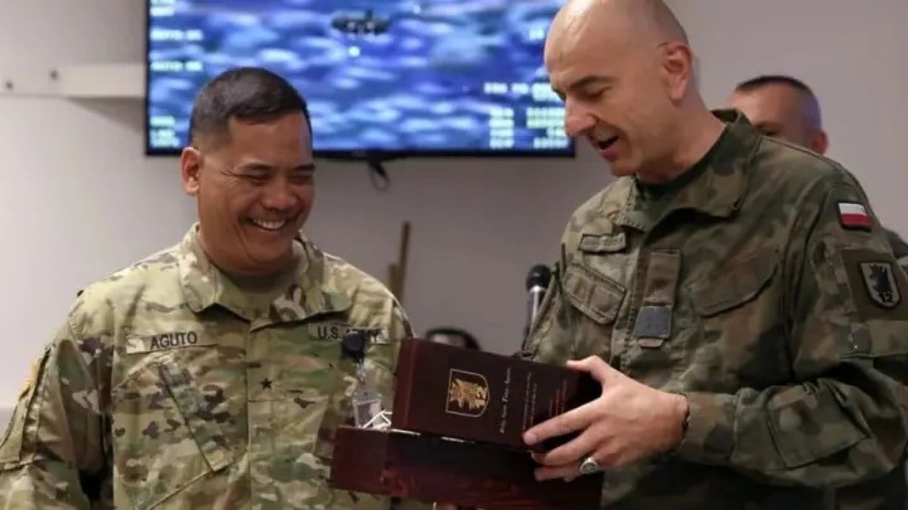 Foto - General hassas ve gizli belgeleri trende kaybetti! Büyük skandal patlak verdi