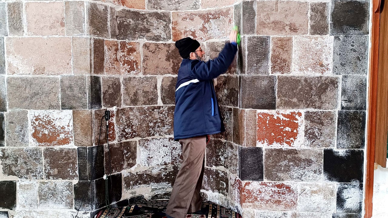 Foto - Gerçek bir vefa örneği! 678 yıllık camiye 18 yıldır gönüllü hizmet