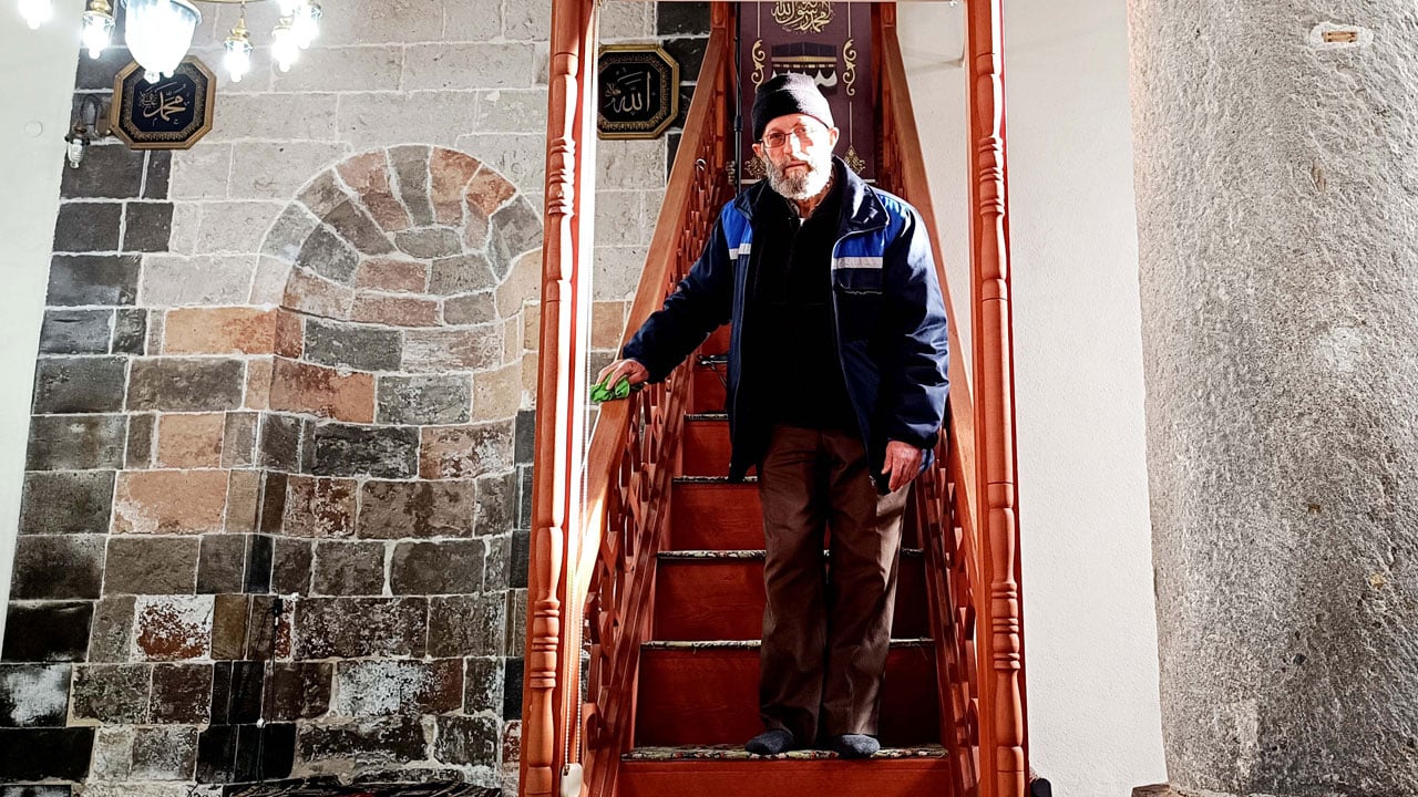 Foto - Gerçek bir vefa örneği! 678 yıllık camiye 18 yıldır gönüllü hizmet