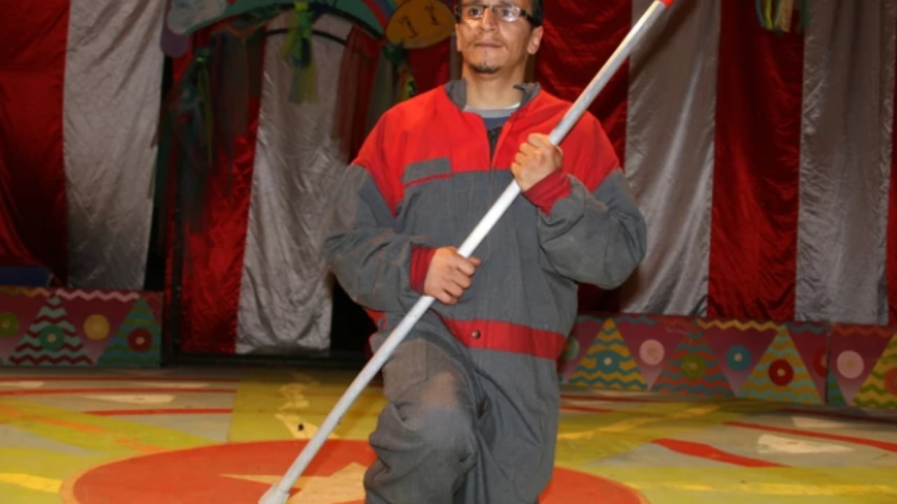 Foto - Gerçek ‘Ekmek Teknesi’ burada: Murat Bayrak’ın ayakta kalma sınavı! Sahne tozundan tezgahtarlığa