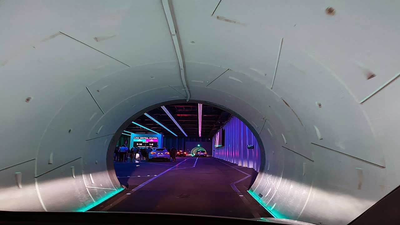 Foto - Gerçekleşmesi zor görülüyordu! Elon Musk’ın yeraltı ulaşım projesi havalimanına yolcu taşıyor