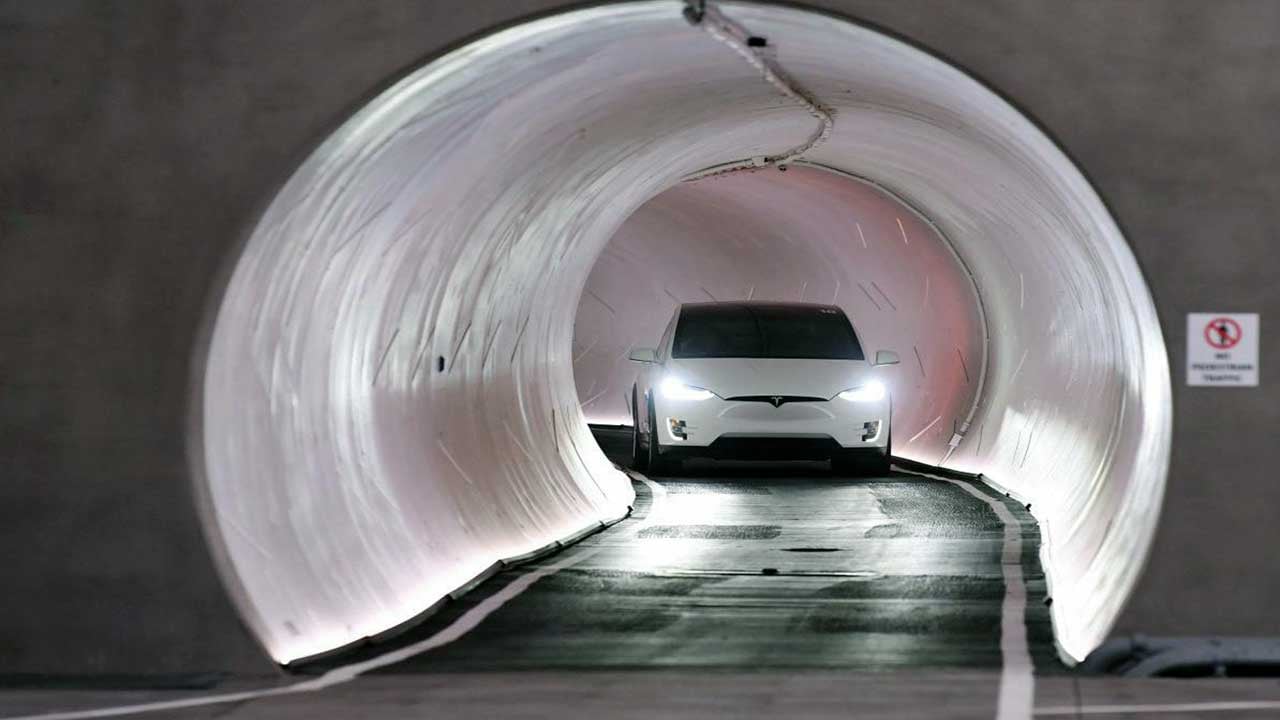 Foto - Gerçekleşmesi zor görülüyordu! Elon Musk’ın yeraltı ulaşım projesi havalimanına yolcu taşıyor