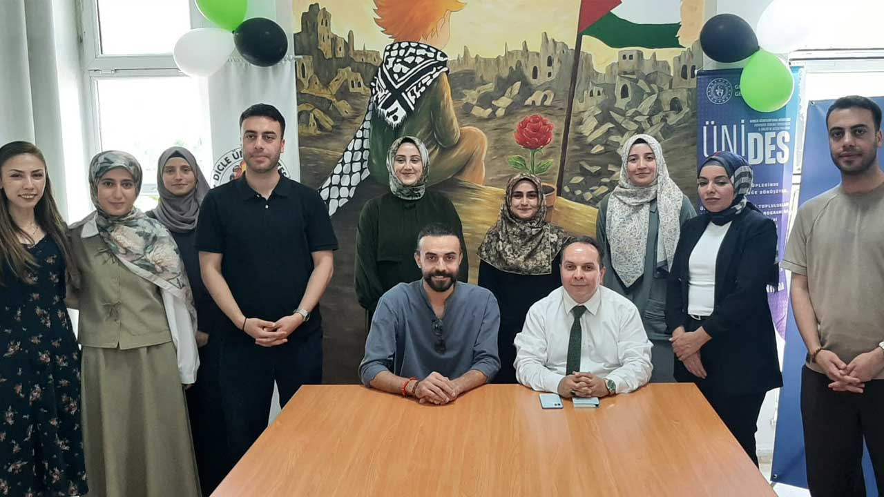 Foto - Geri dönüşüm malzemelerini kullandılar! Dicle Üniversitesi‘nde Filistin temalı proje
