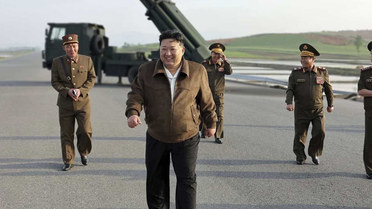 Foto - Gerilim tırmanıyor! "Türünü ve menzilini tespit etmeye çalışıyoruz" deyip eklediler: Yanı başımızda füzeler ateşlendi