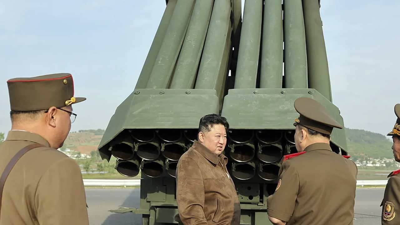 Foto - Gerilim tırmanıyor! "Türünü ve menzilini tespit etmeye çalışıyoruz" deyip eklediler: Yanı başımızda füzeler ateşlendi