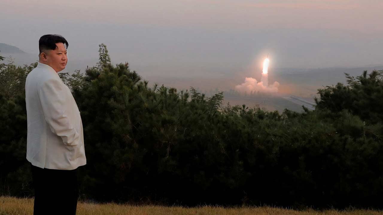 Foto - Gerilim tırmanıyor! "Türünü ve menzilini tespit etmeye çalışıyoruz" deyip eklediler: Yanı başımızda füzeler ateşlendi